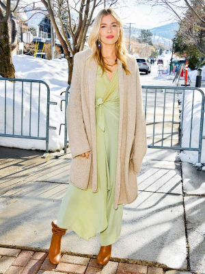 Πώς συνδυάζουν οι σταρ τα πλεκτά πουλόβερ