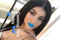 Σαν τη Στρουμφίτα! - Τα νέα μπλε κραγιόν της Kylie Jenner που μας ξετρελαίνουν!