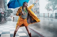 Στιλάτη -ακόμη και- στη βροχή - Τι να φορέσεις!
