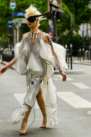 Street style απο την εβδομάδα μόδας: Οι πιο εκκεντρικές εμφανίσεις