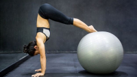 Γυμνάστε όλο το σώμα με fit ball