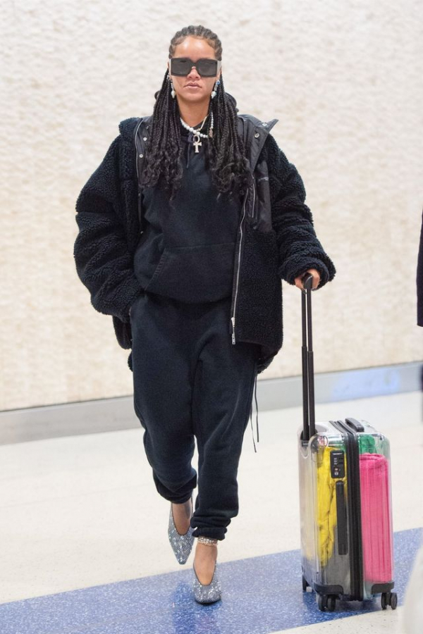 H Rihanna εμφανίστηκε με άψογο στυλ στο αεροδρόμιο