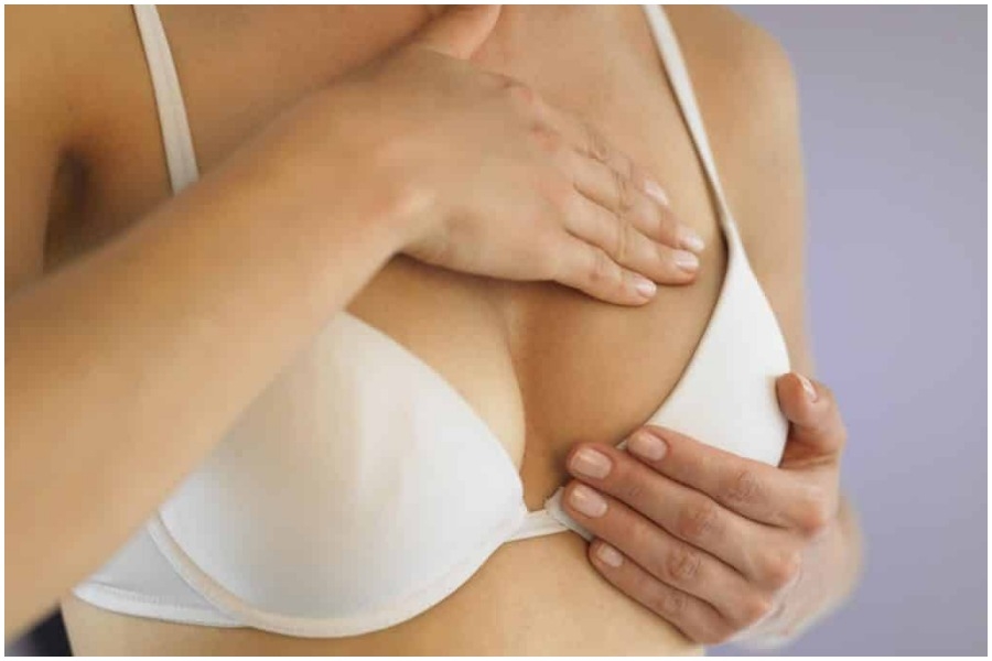 Όχι πια ραγάδες στο στήθος - 4 συμβουλές για να τις εξαφανίσετε