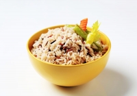 Δροσερή σαλάτα με άγριο ρύζι