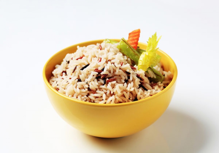 Δροσερή σαλάτα με άγριο ρύζι