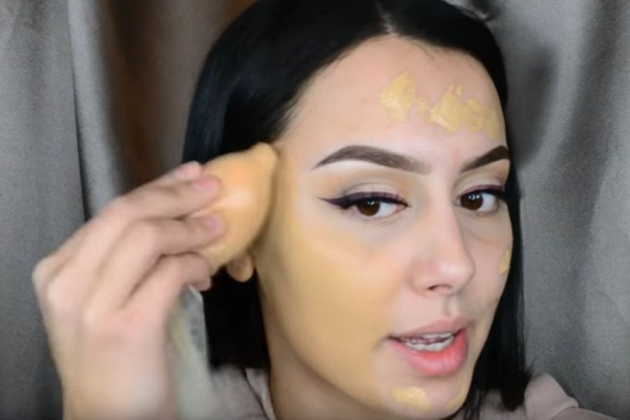 Απίστευτο tip - Τι χρησιμοποιεί beauty blogger για τέλειο μακιγιάζ! (VIDEO)