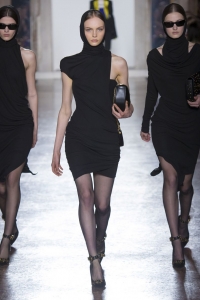 Οι 5 στυλιστικοί "νόμοι" της Donatella Versace  για τον ερχόμενο χειμώνα