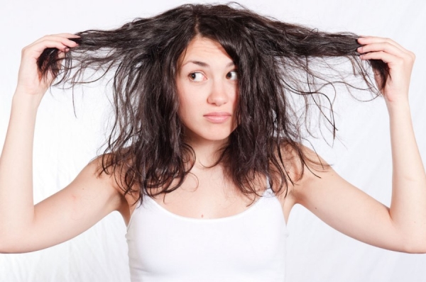 Ξέχνα τα λιπαρά μαλλιά - Αν σταματήσεις αυτά τα 3 faux pas δεν θα λαδώνουν ΠΟΤΕ!