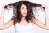 Ξέχνα τα λιπαρά μαλλιά - Αν σταματήσεις αυτά τα 3 faux pas δεν θα λαδώνουν ΠΟΤΕ!