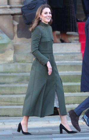 Η Kate Middleton φοράει φόρεμα απο το Zara!