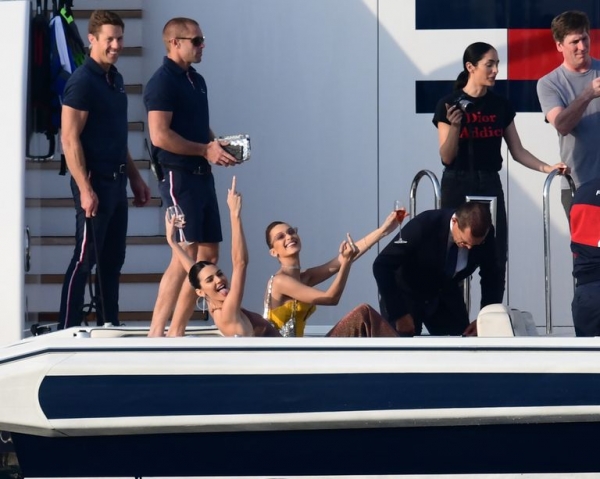 Οι άσεμνες χειρονομίες των Jenner - Hadid στο Μονακό με έκαναν να ζηλέψω