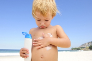 Μπορεί το αντηλιακό να στερεί από το παιδί τη βιταμίνη D;