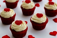 Red Velvet Cupcakes - Έτσι θα τον γλυκάνεις του Αγίου Βαλεντίνου (VIDEO)