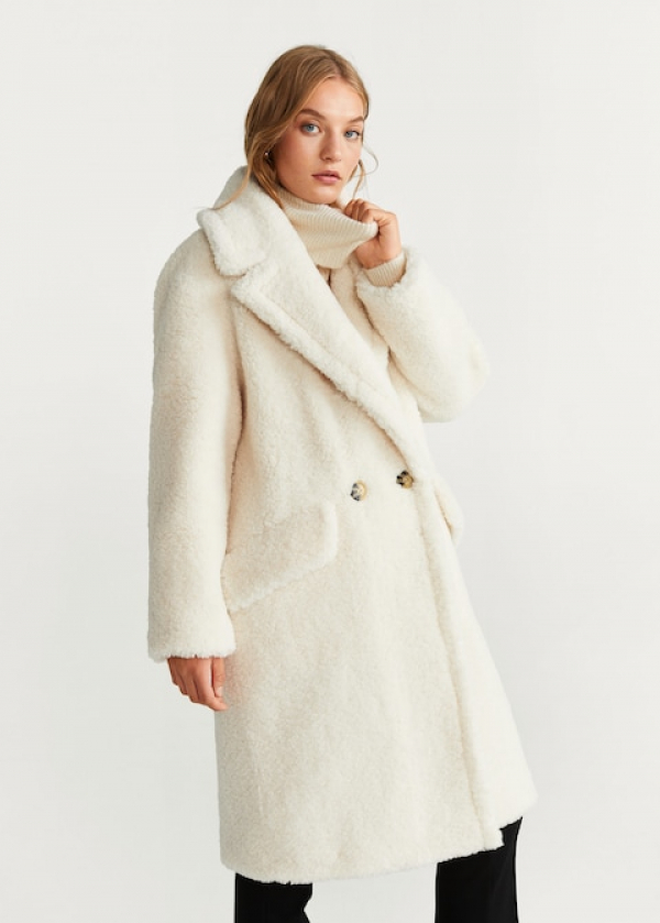 Το λευκό teddy coat είναι το Must Have του φετινού χειμώνα