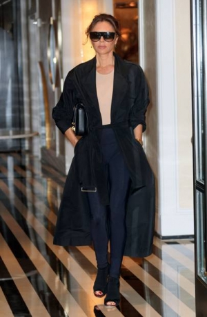 Η Victoria Beckham απογειώνει τα leggings με μια επική εμφάνιση